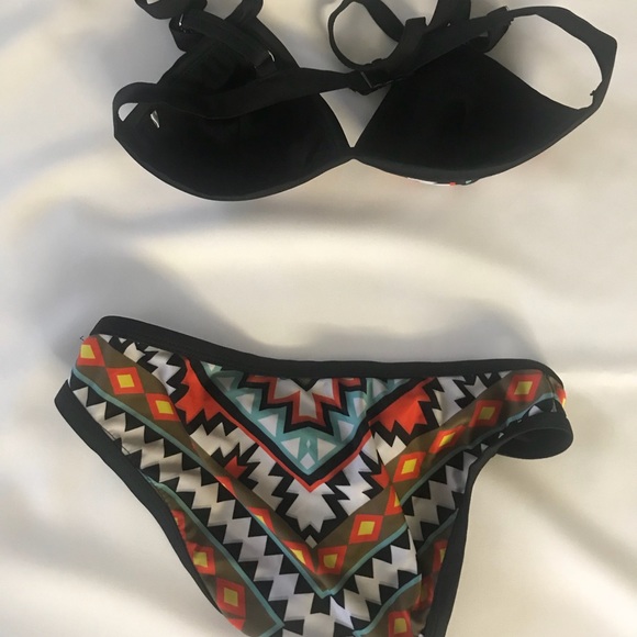 2 piece bathing suit- no brand name - Picture 2 of 4
